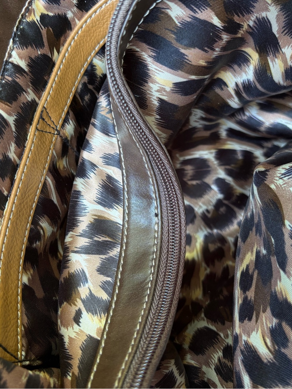 SOPHIA Caperelli Tan Leather Tote Bag with Scarf - Picture 10 of 13